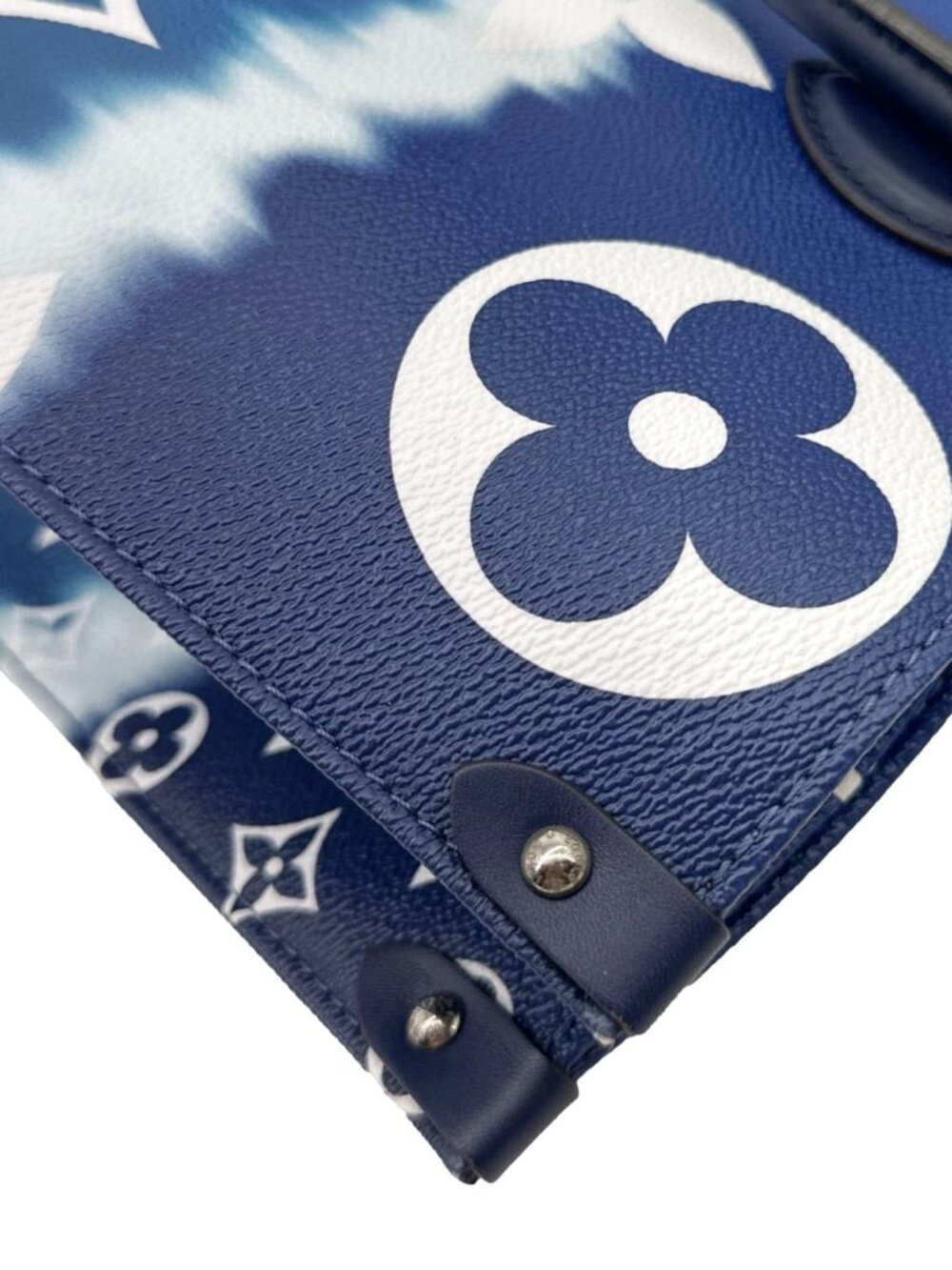 Louis Vuitton  Onthego GM Monogram Escale Canvas Shoulder Bag Blue - Picture 9 of 12